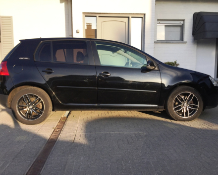 VERKOCHT  VOLKSWAGEN GOLF 5 1,9 TDI  * DSG-BOITE * ALU VELGEN * MISTLAMPEN * CLIMATIC * ZWART METAAL * GEKEURD * GARANTIE