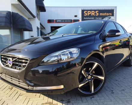 VERKOCHT  VOLVO V40 1,6D * ZWART METAAL * 18&quot; VELGEN * CRUISECONTROL * AIRCO * GEKEURD * GARANTIE