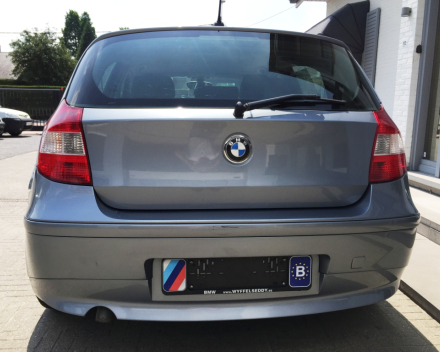 VERKOCHT  BMW 118 D * SCHADEWAGEN VOOR HANDELAAR *