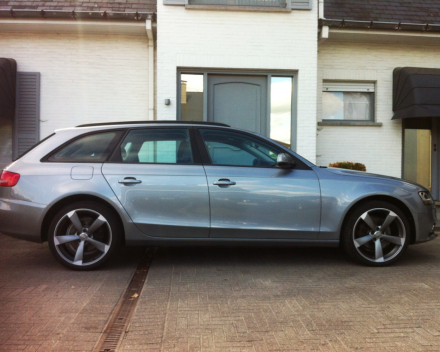 VERKOCHT AUDI A4 2,0TDI * NAVIGATIE * ZWART LEDER * SLECHTS 67520 KM * GEKEURD * GARANTIE