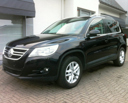 VERKOCHT VOLKSWAGEN TIGUAN * NAVIGATIE * ZWART LEDER * PDC * ALU VELGEN * GEKEURD * GARANTIE