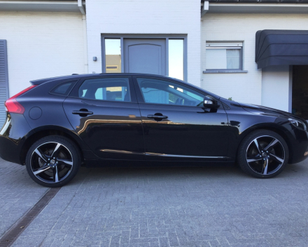 VERKOCHT  VOLVO V40 1,6D * ZWART METAAL * 18&quot; VELGEN * CRUISECONTROL * AIRCO * GEKEURD * GARANTIE