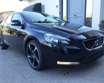 VERKOCHT  VOLVO V40 1,6D * ZWART METAAL * 18&quot; VELGEN * CRUISECONTROL * AIRCO * GEKEURD * GARANTIE