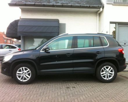 VERKOCHT VOLKSWAGEN TIGUAN * NAVIGATIE * ZWART LEDER * PDC * ALU VELGEN * GEKEURD * GARANTIE