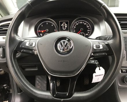 Volkswagen Golf 7 Break 1,6 HDI - zwart - Diesel - 181,993km -2015