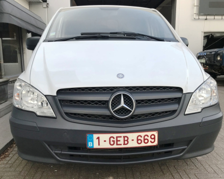 MERCEDES VITO 113CDI  13/01/2014  AIRCO  3 ZITPLAATSEN LICHTE VRACHT