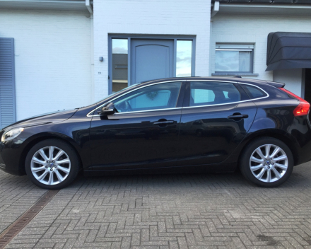 VOLVO V40 Summun -Diesel - 93028 km - 10/2012