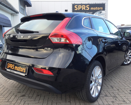 VOLVO V40 Summun -Diesel - 93028 km - 10/2012