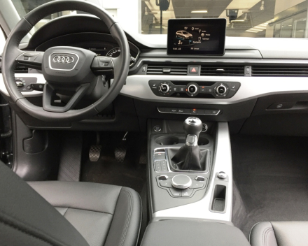 VERKOCHT AUDI A4 NIEUW MODEL 2,0 TDI AVANT / 19&quot; VELGEN / LEDER INTERIEUR / NAVIGATIE / GEKEURD / GARANTIE