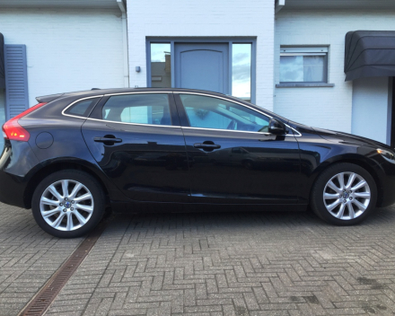 VOLVO V40 Summun -Diesel - 93028 km - 10/2012