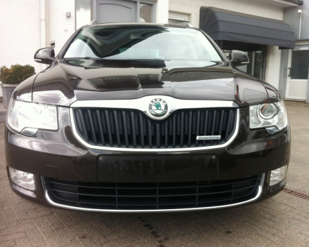 VERKOCHT SKODA SUPERB * FULL OPTION * LEDER * NAVI * XENON * GEKEURD * GARANTIE