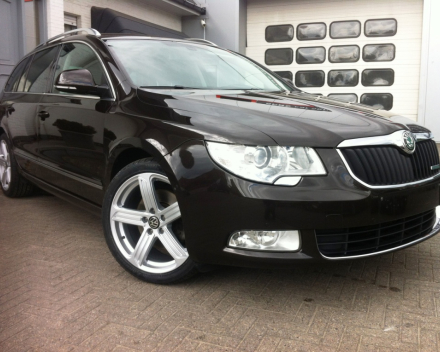 VERKOCHT SKODA SUPERB * FULL OPTION * LEDER * NAVI * XENON * GEKEURD * GARANTIE