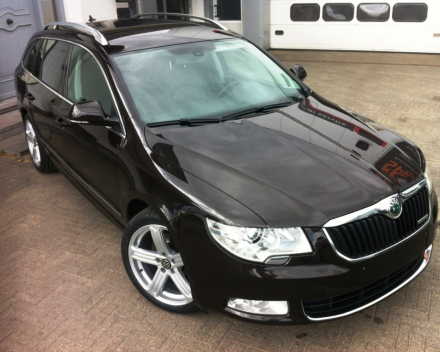 VERKOCHT SKODA SUPERB * FULL OPTION * LEDER * NAVI * XENON * GEKEURD * GARANTIE