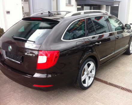 VERKOCHT SKODA SUPERB * FULL OPTION * LEDER * NAVI * XENON * GEKEURD * GARANTIE