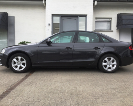 VERKOCHT  AUDI A4 2,0 TDI * 4 DEURS * NAVIGATIE * ALU VELGEN * DIGITALE AIRCO * GEKEURD * GARANTIE