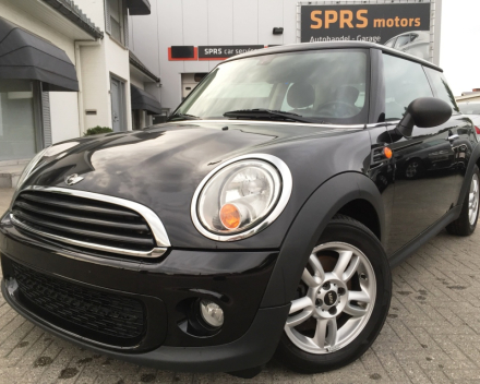 VERKOCHT  MINI ONE DIESEL 1,6D * ZWART METAAL * DIGITALE AIRCO * ALU VELGEN * MISTLAMPEN * SLECHTS 73736 KM * GEKEURD * GARANTIE