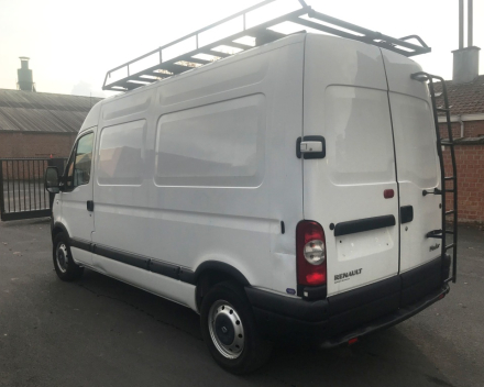 VERKOCHT  RENAULT MASTER 2,5 DCI / L2H2 / LICHTE VRACHT / GEKEURD + GARANTIE