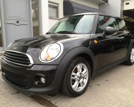 VERKOCHT  MINI ONE DIESEL 1,6D * ZWART METAAL * DIGITALE AIRCO * ALU VELGEN * MISTLAMPEN * SLECHTS 73736 KM * GEKEURD * GARANTIE