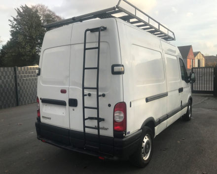 VERKOCHT  RENAULT MASTER 2,5 DCI / L2H2 / LICHTE VRACHT / GEKEURD + GARANTIE