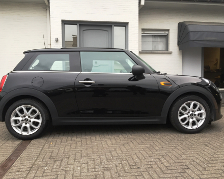 VERKOCHT MINI 1,2 BENZINE NIEUW MODEL / NAVIGATIE / ZWART / SLECHTS 24187 KM