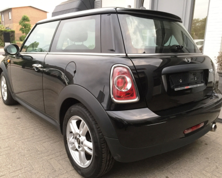 VERKOCHT  MINI ONE DIESEL 1,6D * ZWART METAAL * DIGITALE AIRCO * ALU VELGEN * MISTLAMPEN * SLECHTS 73736 KM * GEKEURD * GARANTIE