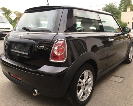 VERKOCHT  MINI ONE DIESEL 1,6D * ZWART METAAL * DIGITALE AIRCO * ALU VELGEN * MISTLAMPEN * SLECHTS 73736 KM * GEKEURD * GARANTIE