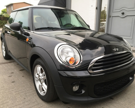 VERKOCHT  MINI ONE DIESEL 1,6D * ZWART METAAL * DIGITALE AIRCO * ALU VELGEN * MISTLAMPEN * SLECHTS 73736 KM * GEKEURD * GARANTIE