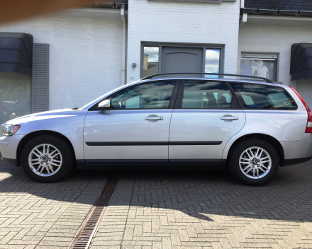 VERKOCHT VOLVO V50 1,6 MET ZWART LEDER INTERIEUR / GEKEURD