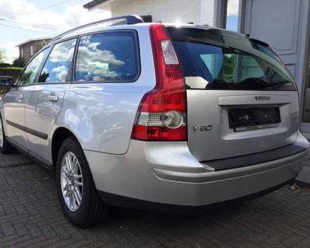 VERKOCHT VOLVO V50 1,6 MET ZWART LEDER INTERIEUR / GEKEURD