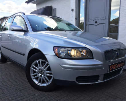 VERKOCHT VOLVO V50 1,6 MET ZWART LEDER INTERIEUR / GEKEURD