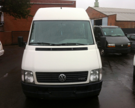 VERKOCHT  VOLKSWAGEN LT35 * 2,5 TDI * DUBBELE CABINE *  LICHTEVRACHTWAGEN * VERHOOGD * GEKEURD