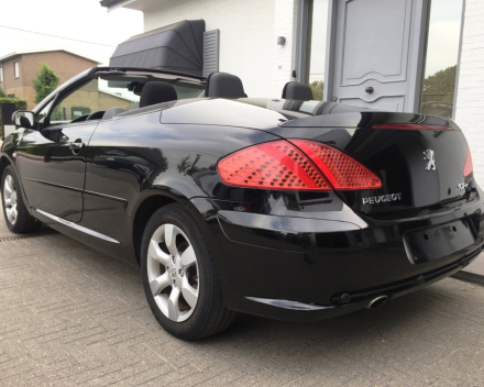 VERKOCHT  PEUGEOT 307 CABRIOLET 2,0 BENZINE / DIGITALE AIRCO / ALU VELGEN / GEKEURD VOOR VERKOOP