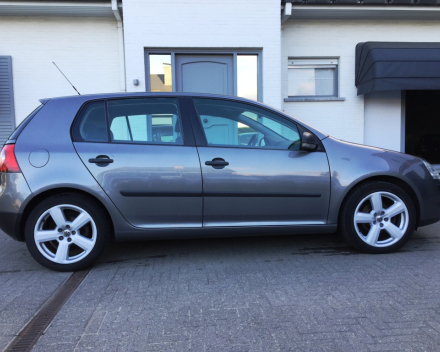 VERKOCHT  VOLKSWAGEN GOLF 5 1,9TDI * 17&quot; VELGEN * NAVIGATIE + KLEURSCHERM * 5 DEURS * TREKHAAK * GEKEURD * GARANTIE