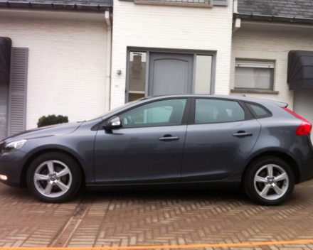 VERKOCHT  VOLVO V40 1,6D  * ALU VELGEN * CAMERA * PARKEERSENSOREN V+A * AUTOMATISCHE AIRCO * GEKEURD * GARANTIE