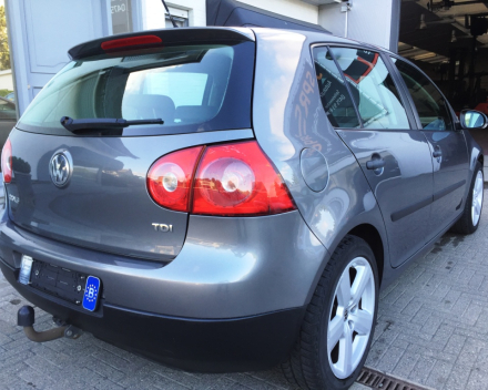 VERKOCHT  VOLKSWAGEN GOLF 5 1,9TDI * 17&quot; VELGEN * NAVIGATIE + KLEURSCHERM * 5 DEURS * TREKHAAK * GEKEURD * GARANTIE