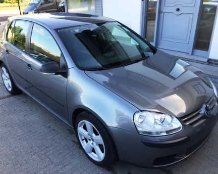 VERKOCHT  VOLKSWAGEN GOLF 5 1,9TDI * 17&quot; VELGEN * NAVIGATIE + KLEURSCHERM * 5 DEURS * TREKHAAK * GEKEURD * GARANTIE