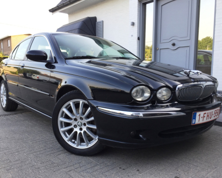 VERKOCHT  JAGUAR X-TYPE 2,0D * ZWART METAAL * BEIGE LEDER * ALU VELGEN * DIGITALE AIRCO * CRUISECONTROL * GEKEURD * GARANTIE