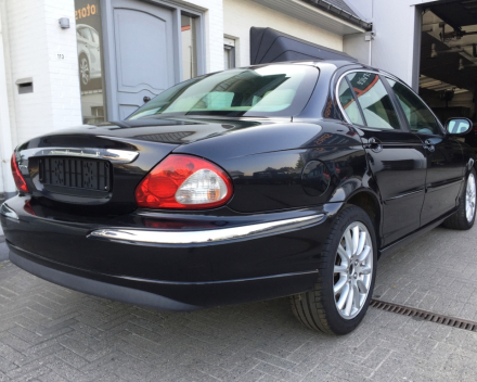 VERKOCHT  JAGUAR X-TYPE 2,0D * ZWART METAAL * BEIGE LEDER * ALU VELGEN * DIGITALE AIRCO * CRUISECONTROL * GEKEURD * GARANTIE