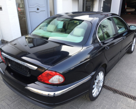 VERKOCHT  JAGUAR X-TYPE 2,0D * ZWART METAAL * BEIGE LEDER * ALU VELGEN * DIGITALE AIRCO * CRUISECONTROL * GEKEURD * GARANTIE