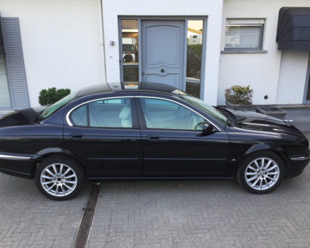 VERKOCHT  JAGUAR X-TYPE 2,0D * ZWART METAAL * BEIGE LEDER * ALU VELGEN * DIGITALE AIRCO * CRUISECONTROL * GEKEURD * GARANTIE