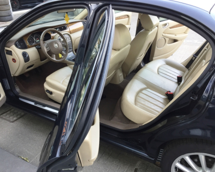 VERKOCHT  JAGUAR X-TYPE 2,0D * ZWART METAAL * BEIGE LEDER * ALU VELGEN * DIGITALE AIRCO * CRUISECONTROL * GEKEURD * GARANTIE