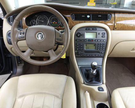 VERKOCHT  JAGUAR X-TYPE 2,0D * ZWART METAAL * BEIGE LEDER * ALU VELGEN * DIGITALE AIRCO * CRUISECONTROL * GEKEURD * GARANTIE