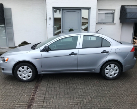 VERKOCHT  MITSUBISHI LANCER BENZINE  12/10/2011  69215 KM GEKEURD + GARANTIE