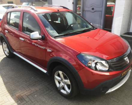 VERKOCHT  DACIA SANDERO STEPWAY 1,5 DCI GEKEURD