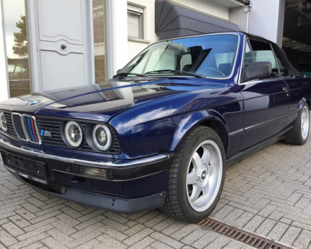 VERKOCHT  BMW E30 325I CABRIOLET BLAUW + LEDER