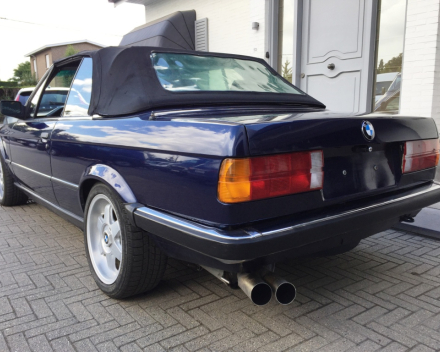 VERKOCHT  BMW E30 325I CABRIOLET BLAUW + LEDER