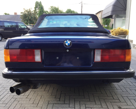 VERKOCHT  BMW E30 325I CABRIOLET BLAUW + LEDER