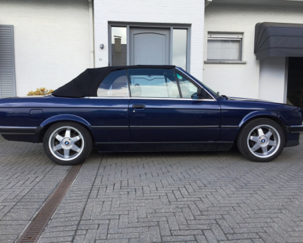 VERKOCHT  BMW E30 325I CABRIOLET BLAUW + LEDER