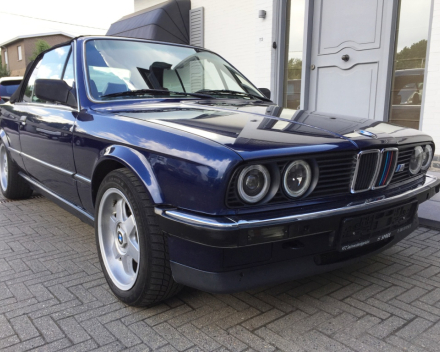 VERKOCHT  BMW E30 325I CABRIOLET BLAUW + LEDER