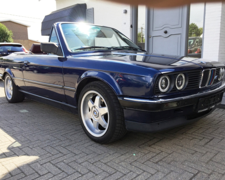 VERKOCHT  BMW E30 325I CABRIOLET BLAUW + LEDER